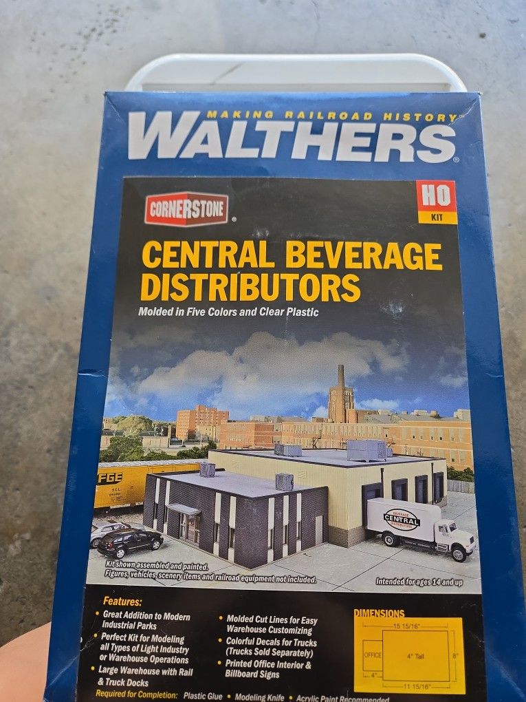HO Scale Walthers Central Beverage Distributor