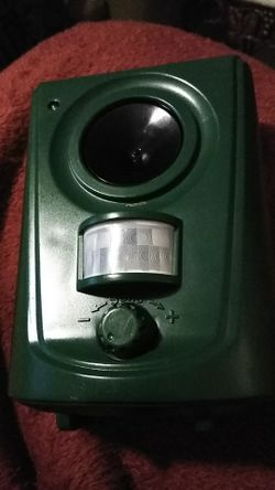 New!! Waterproof Sonic LED Animal and Pest Repellent