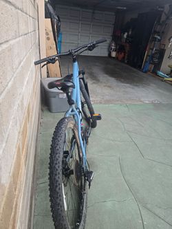 R.E.I Co-op drt 1.1 kids bike. Blue with red stripes