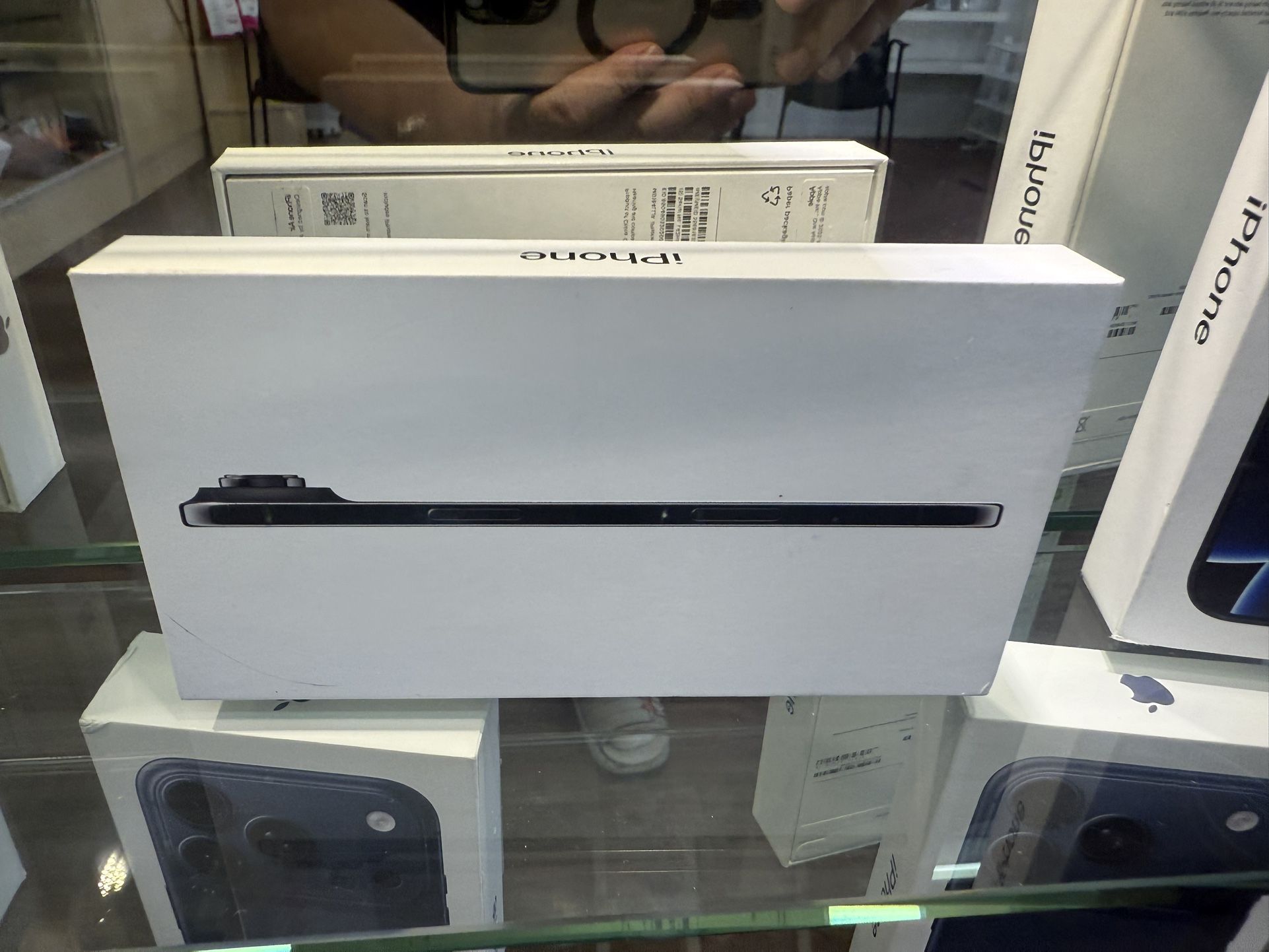 Brand New iPhone 17 Air 256GB. Comes With 3 Month Of Unlimited Verizon Service For Free