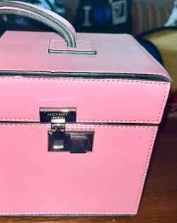 Like-New Moynat Mini Vanity Case in pink!