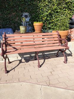 Kings casting bench