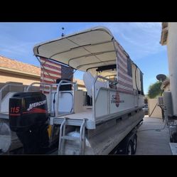 1995 Tracker party barge Tracker