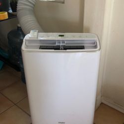 Hailer AC Portable 13,500 BTU Includes The Hose And Attached Windows And Remote 