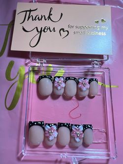 Press on nails