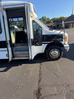1997 Ford E Super Duty Shuttle Bus