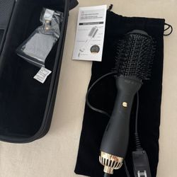 Black hair dryer brush with Dual Voltage