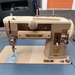 Singer SLANT-O-MATIC 401/401A Sewing Machine-Heavy Duty Gear Driven w/4 Fashion Discs-Endless Possibilities-with Manual