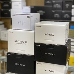 Fujifilm X-T30 III Camera W/ 13-33mm Kit