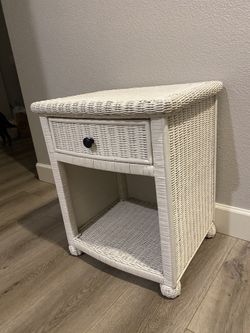 Wicker End Table / Nightstand