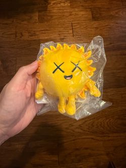 KAWS x UNIQLO Universe Charm Yellow