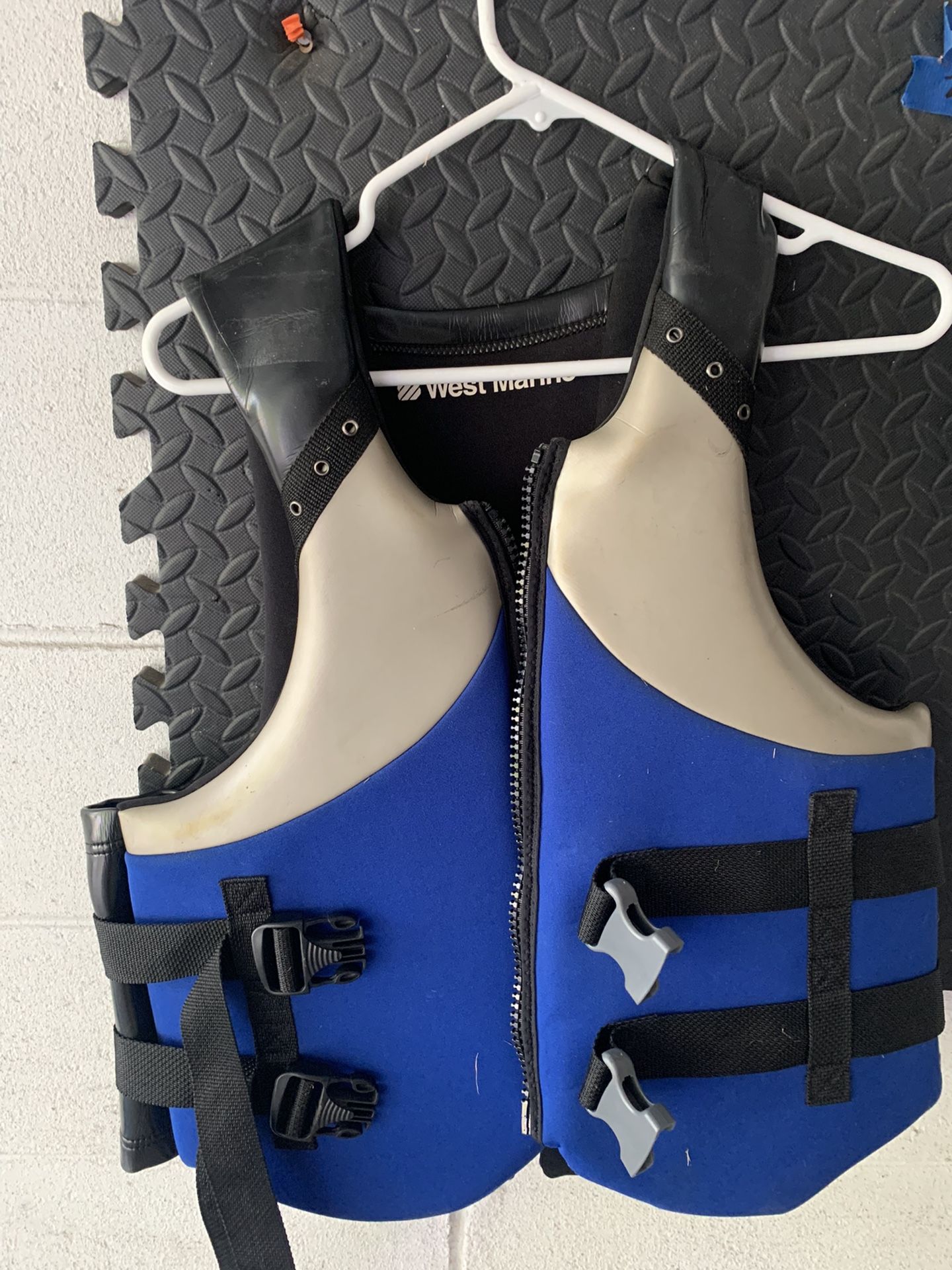 West marine Neo X Large Water Vest