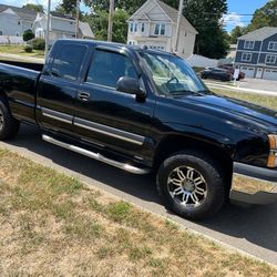 2005 Chevy Silverado LT 4X4 Z71 https://offerup.com/redirect/?o=RXh0LkNhYg==