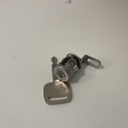Lock and key set 