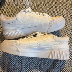 White nike shoes