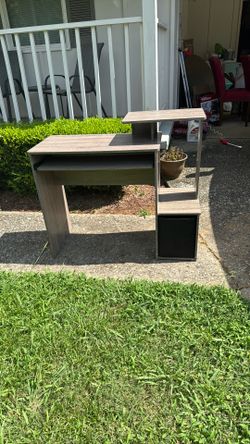 Small Computer Desk. MUST GO TODAY