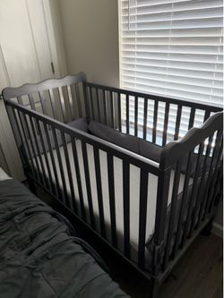 Dream on me crib + Warm nest brand memory foam mattress