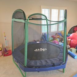 Clevr 7ft Kids Trampoline with Safety Net – Great Condition