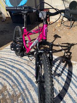 Hyper Swift Kids 20in 7speed Mountain Bike Pink