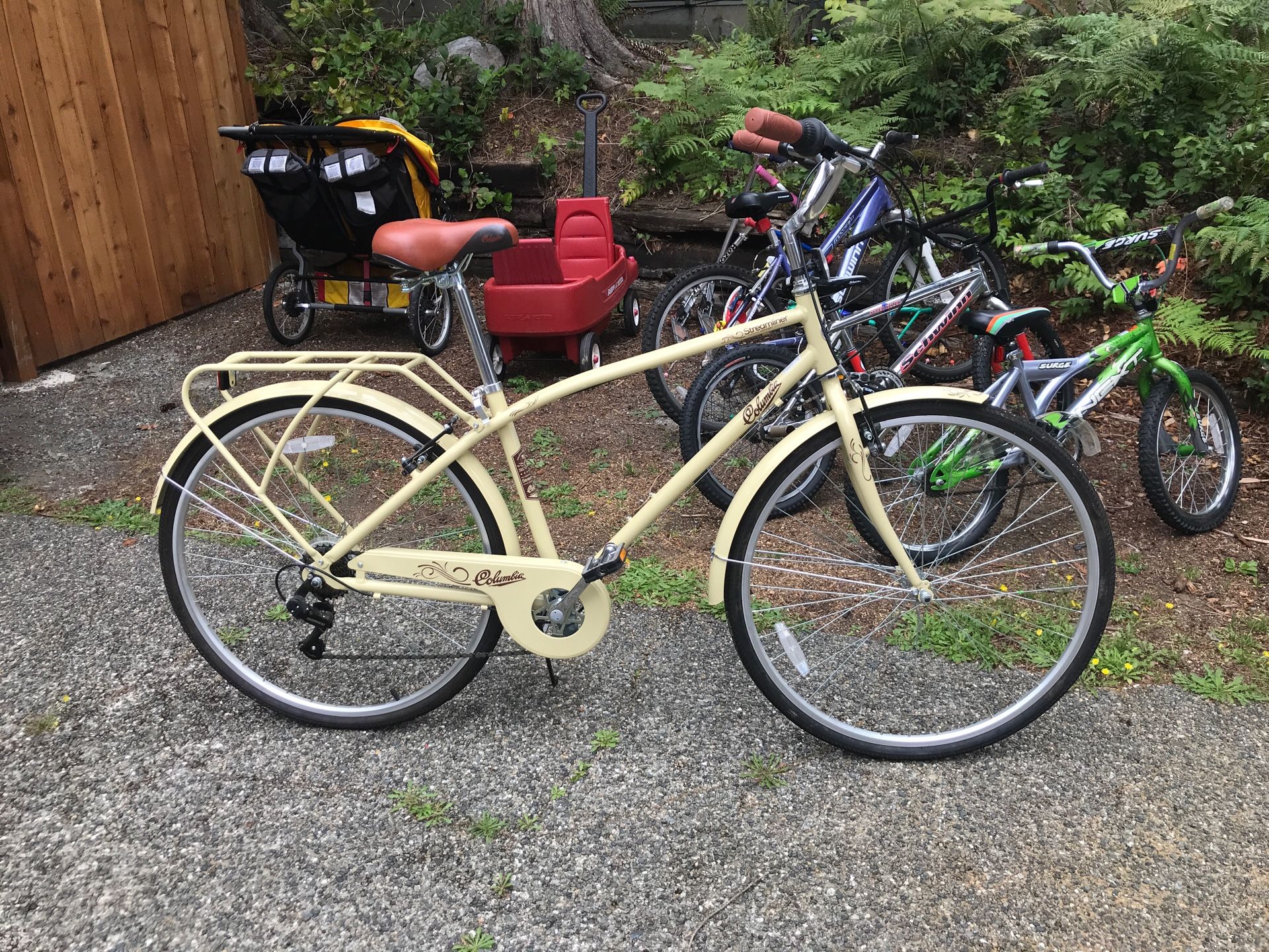 Columbia Streamliner city cruiser bike