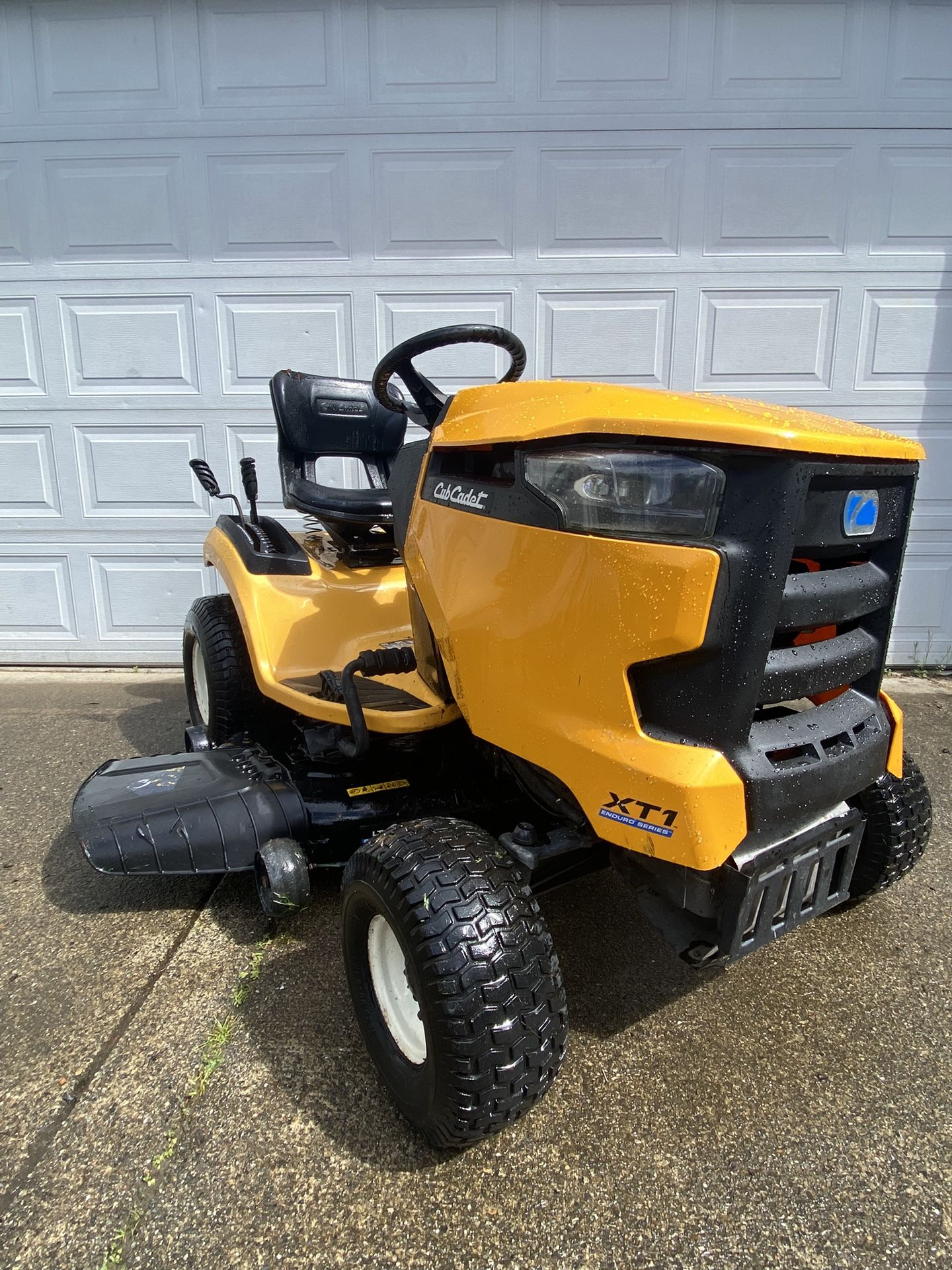 Cub-Cadet XT1 LT46 Rider Lawn Mower