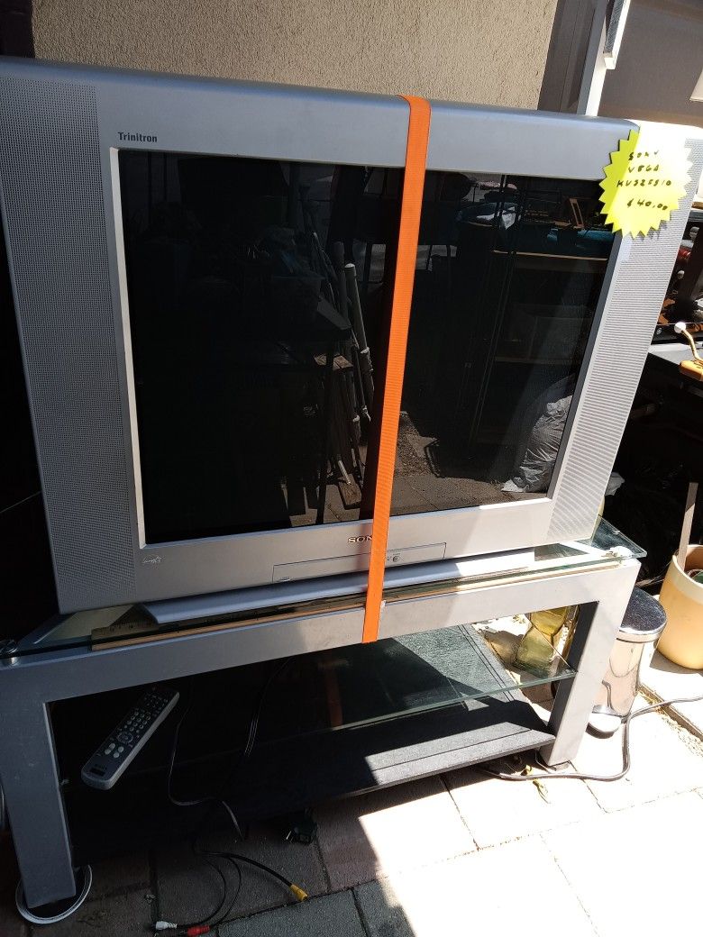 Sony TV $40 / Glass TV Stand $50 Sold Separately