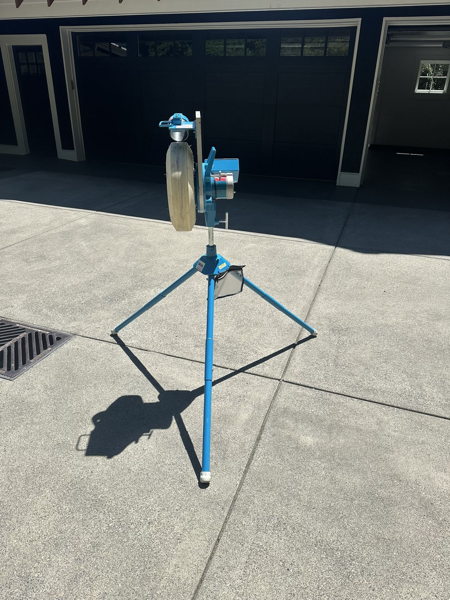 JUGS BP1 Combo Pitching Machine