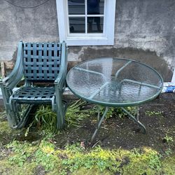 42” Round Glass Patio Table & 4 Chairs