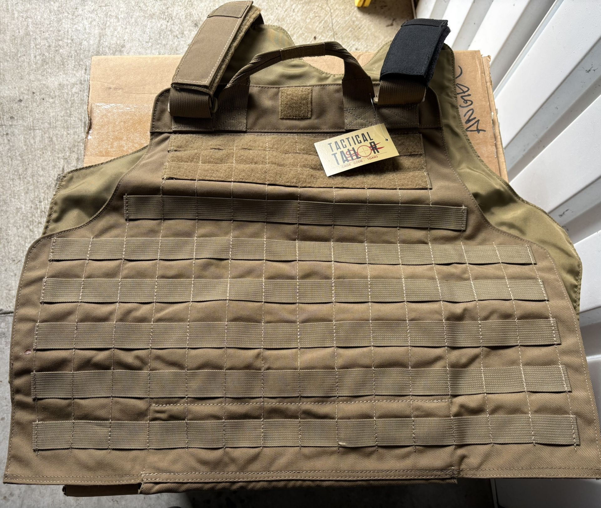 Tactical Tailor Coyote Plate Carrier Vest, Like New