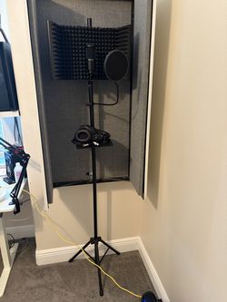 AUDIO TECHNICA at2020 microphone with stand and headphones