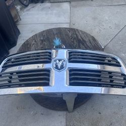 Ram 1500 Grill Assembly 