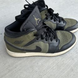 RARE 🔥Nike Air Jordan 1 Mid GS OLIVE Sneakers 554725-301 | 7 Y - 8.5 W