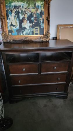 Chest of Drawers