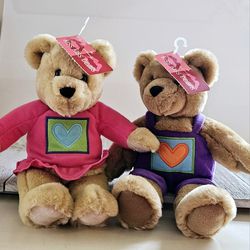 10" Hallmark Kiss Kiss Valentines Bears Set. She in a Pink Dress & He in Purple Overalls, both with Hearts on the Front. Plushie Stuffed Animals.

Pre