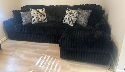 Like-New Black Plush Sectional Sofa