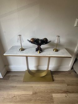 Entry Hall Table with two usb lights and a decor of glass balls