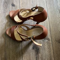 Shoes 👠 High Heel Venis Verte  Leather  7.5