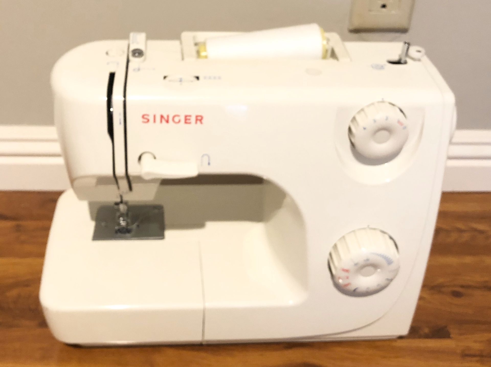 Singer Sewing Machine Model 50t8 E99670 Excellent Condition