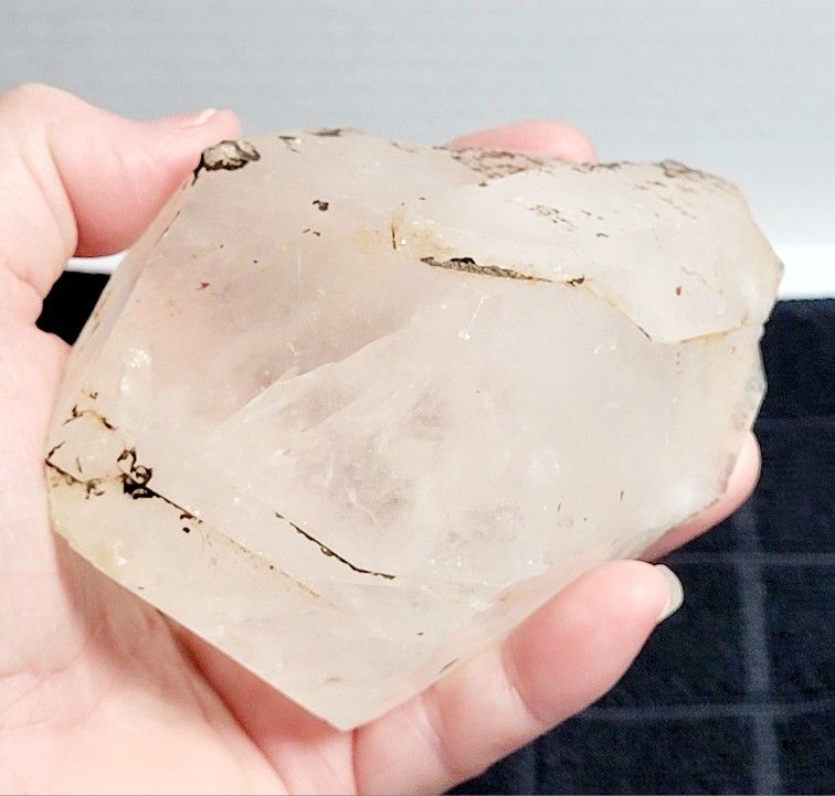 445 Grams Raw Rough Natural Clear Quartz Crystal 15.7oz 120mm Unknown Origin. Rough raw clear quartz refers to naturally formed, unpolished clear quar