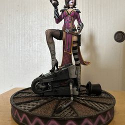 Think Geek Solutions Borderlands Collectible Mad Moxxi Deluxe Statue Video Game