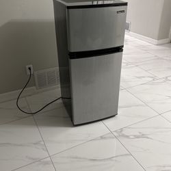 Magic Chef mini fridge