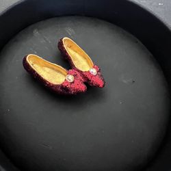 RUBY RED SLIPPERS GLITTERY BROOCH /PIN - 1 1/2 INCH