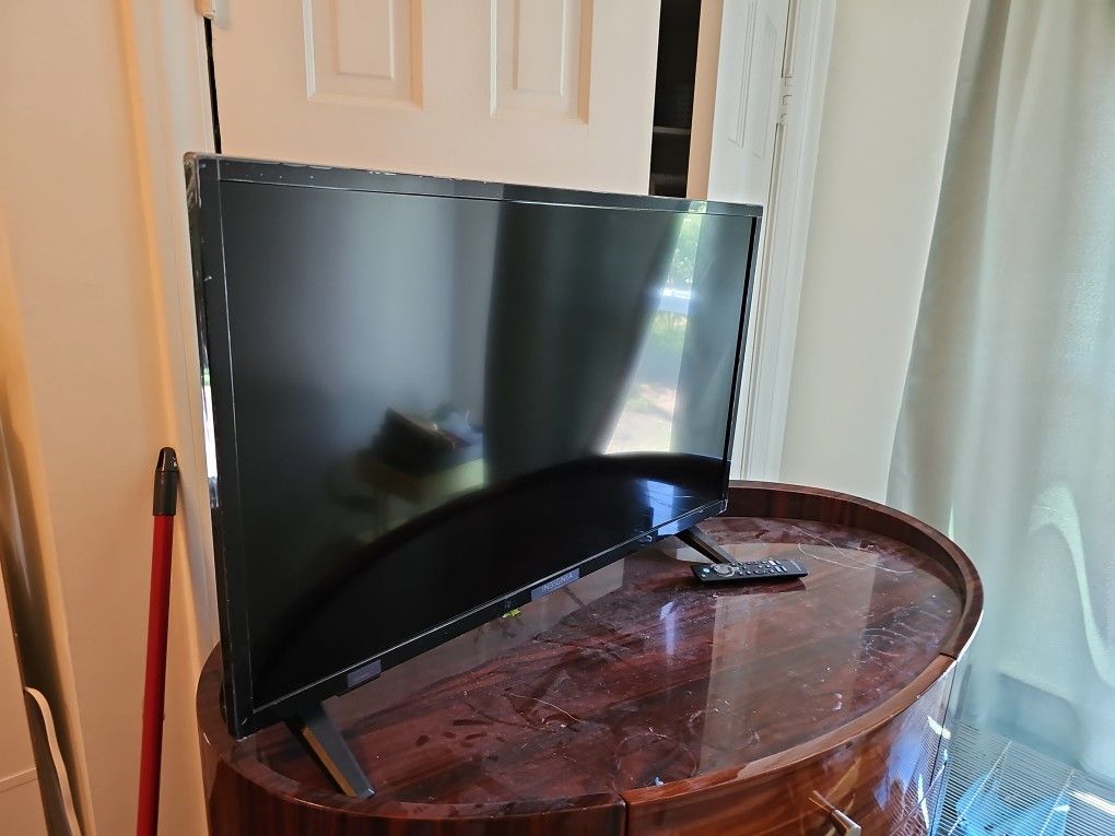 Insignia 32" LCD TV