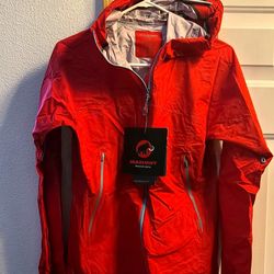 Mammut Masao Light Hard Shell Hooded Jacket - Women's XS. Top rated climbing and hiking raincoat