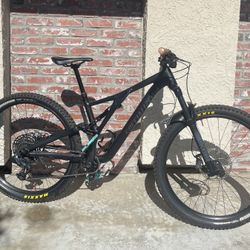 Specialized Stump jumper Size S3 Full Suspension Mountain Bike 