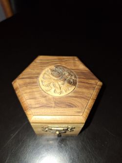 Wooden trinket box