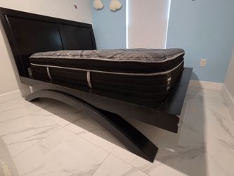 Queen bed with mattress