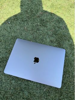2020-Apple MacBook Pro 15.2" i7-8569U 512GB SSD 16GB Space Gray