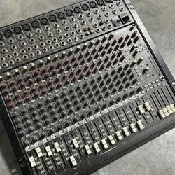 Mackie 1604 Mixer