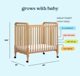 Mini crib +topper